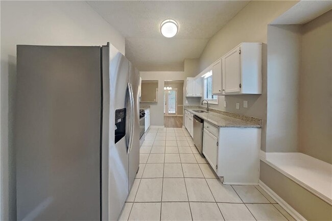 Building Photo - 815 Riverstone Ln