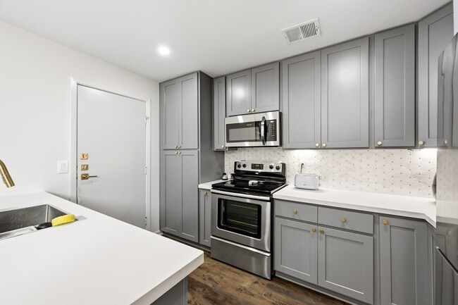 Building Photo - 1116 Bering Dr