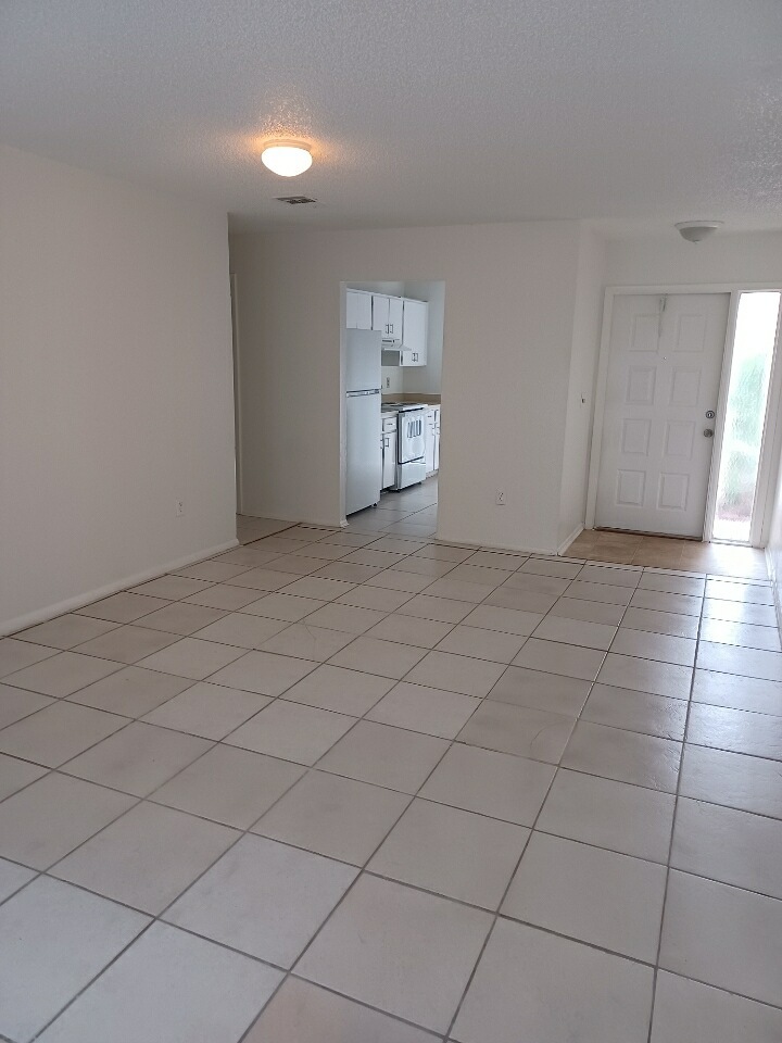 Building Photo - 273 SW Sterret Cir