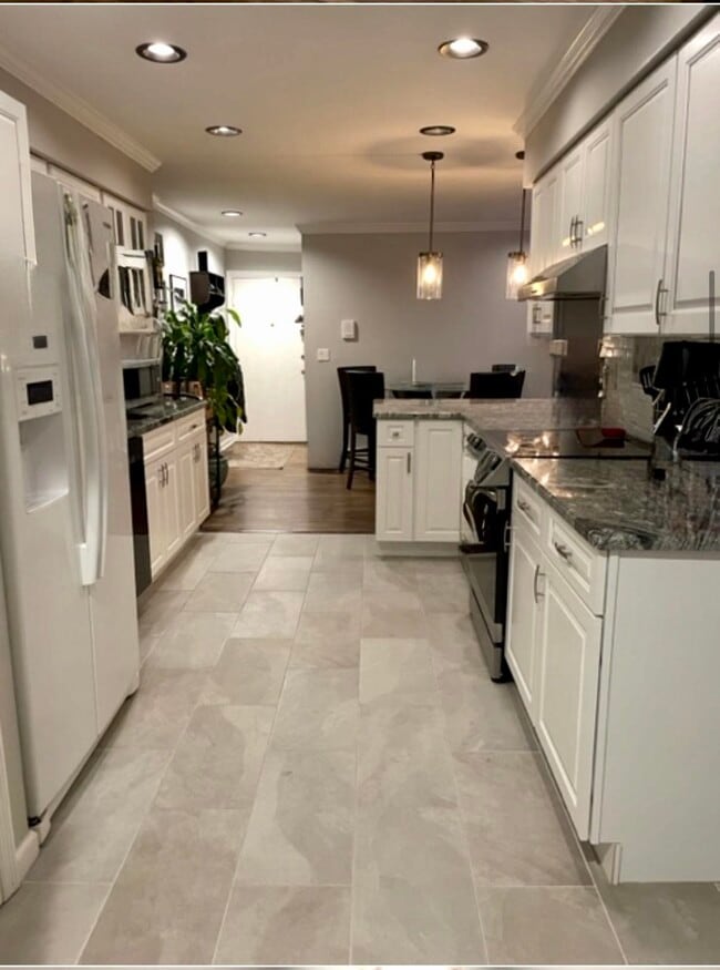 Building Photo - 533 Madison St