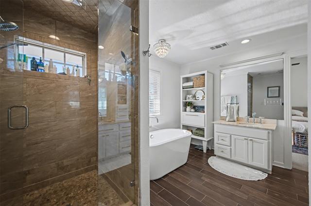 Building Photo - 2100 Daisy Ln