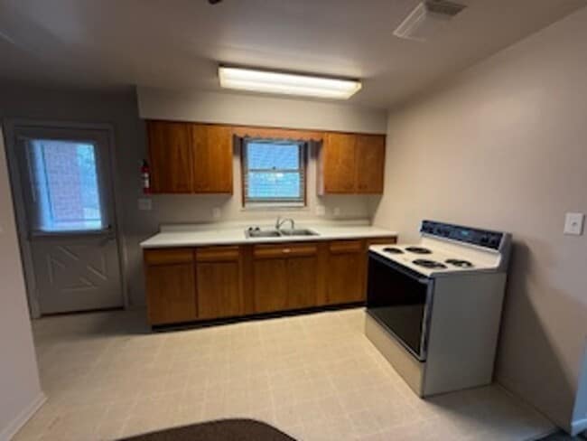 Building Photo - 2 bed / 1 bath duplex in country setting