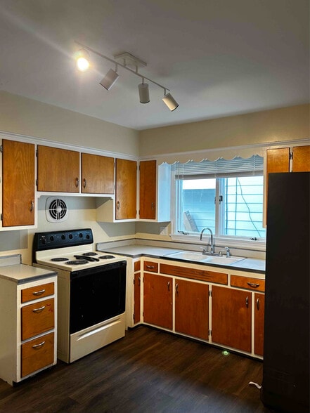 Building Photo - 329 Fremont St