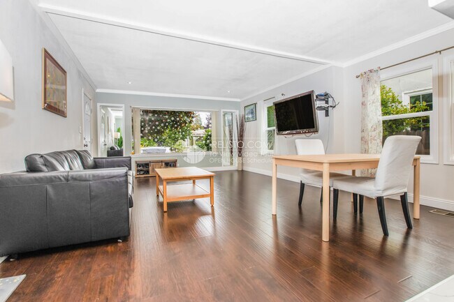 Building Photo - 2720 Bellaire Pl