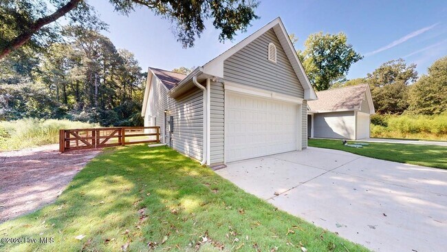 Building Photo - 209 N Alma St