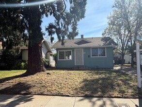 Building Photo - East Sac Bungalow Available!