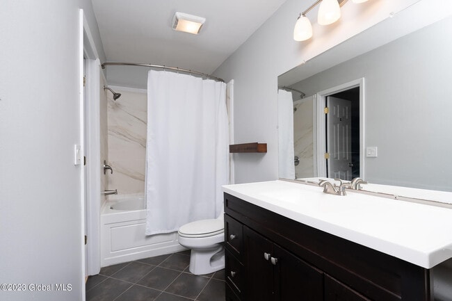 Building Photo - 416 Greenhill Ct