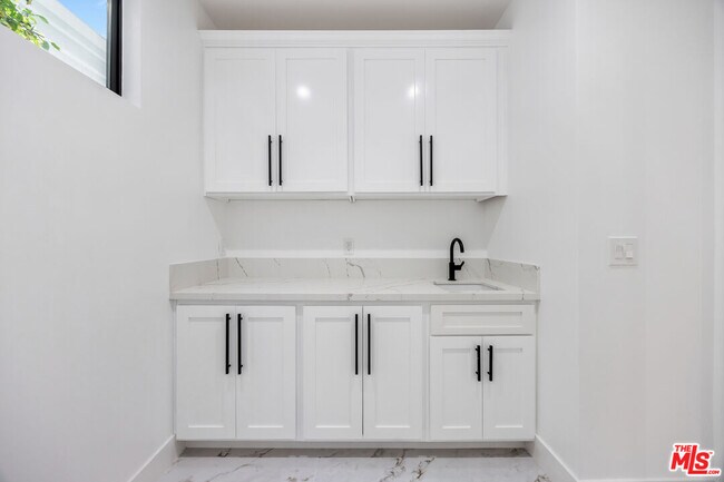 Building Photo - 926 17th St