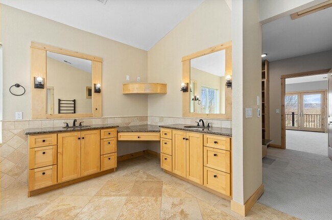 Building Photo - 348 Meadow View Pky