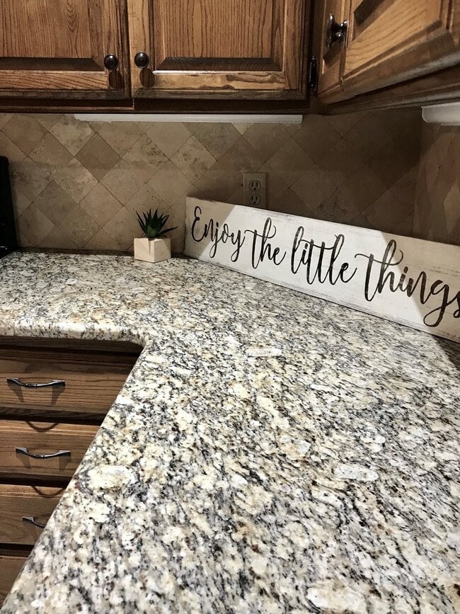 Building Photo - Beautiful Rental in Summerfield