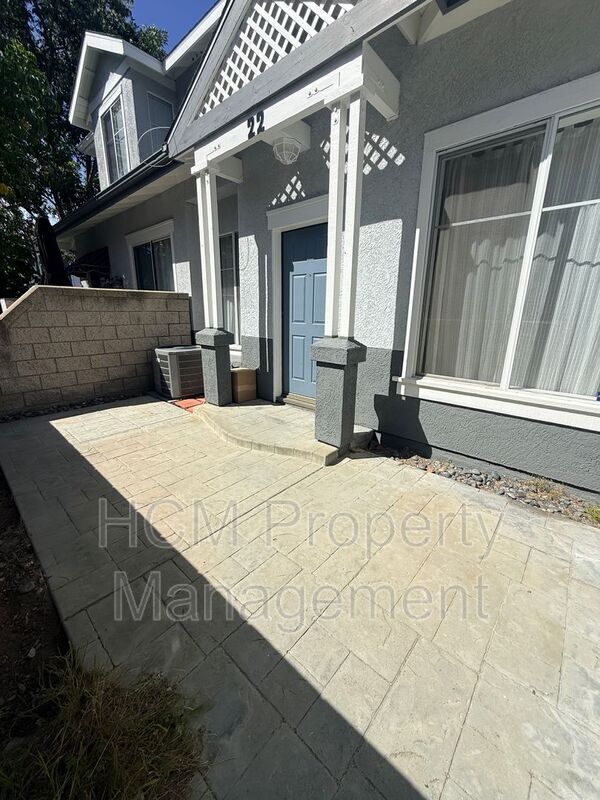 Building Photo - 22 Carlsbad Ln