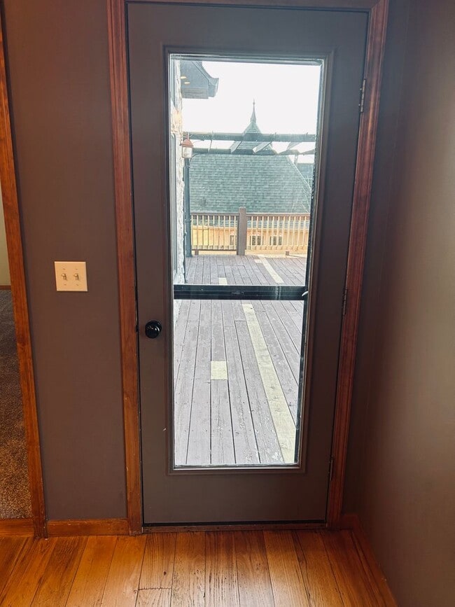 Building Photo - Gorgeous Home Located on Rivercut Golf Cou...