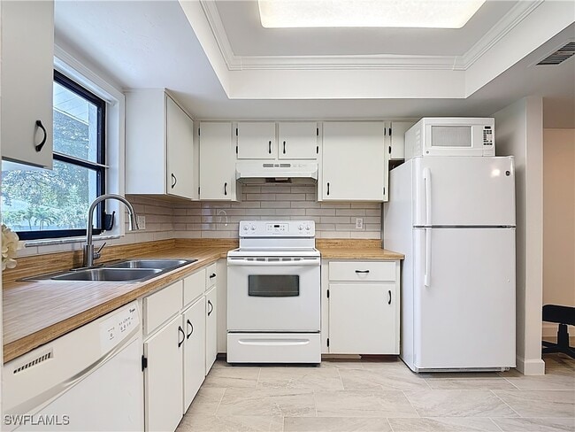 Building Photo - 28120 Pine Haven Way