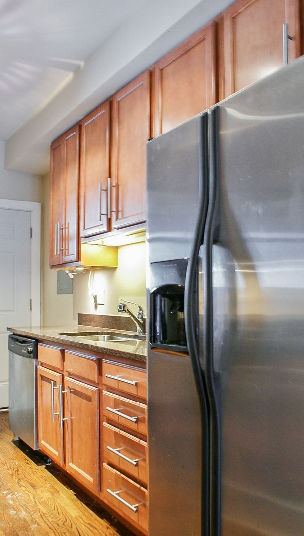 Building Photo - 3455 N Wolcott Ave