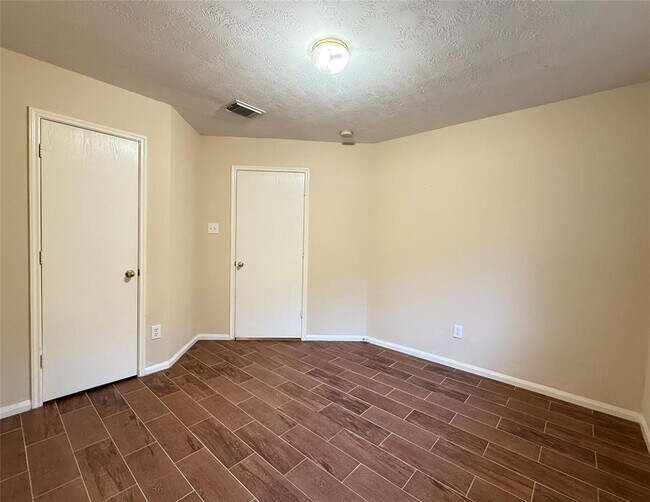 Building Photo - 12811 Mills Breeze Dr