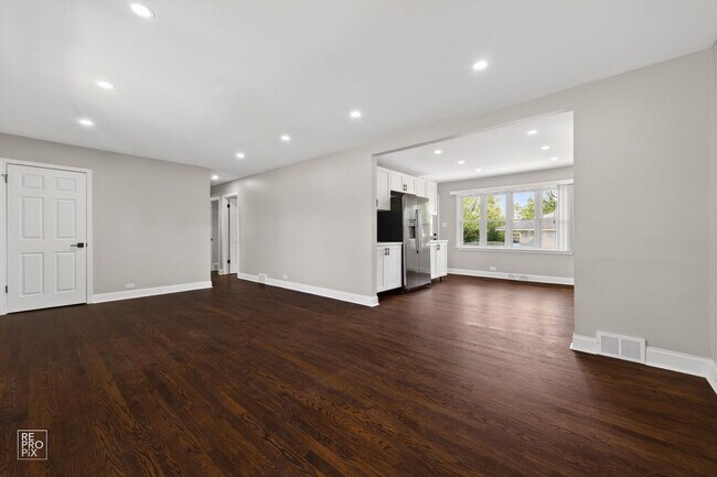 Building Photo - Gorgeous 3 Bedroom Home in Wauconda!