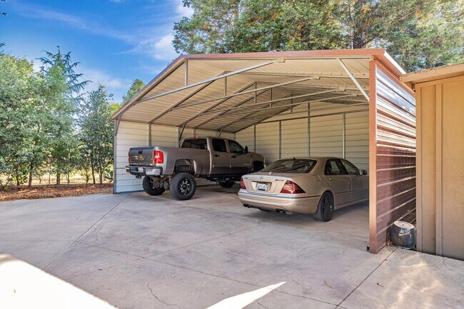 Building Photo - 9270 Linda Vista Ln