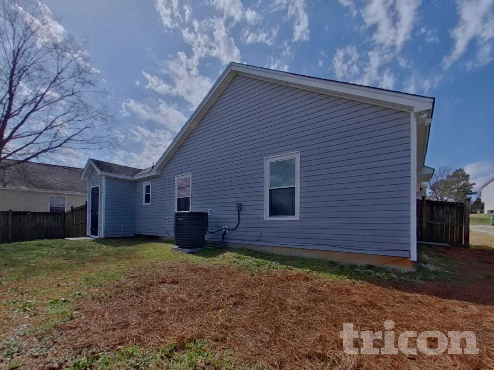 Building Photo - 279 Legend Oaks Dr