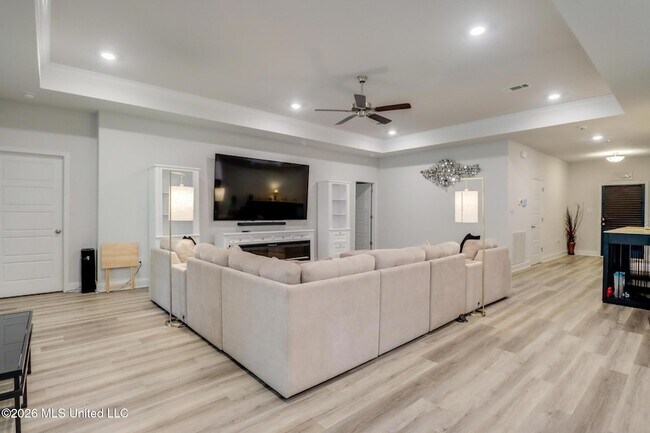 Building Photo - 4937 Fern Dr
