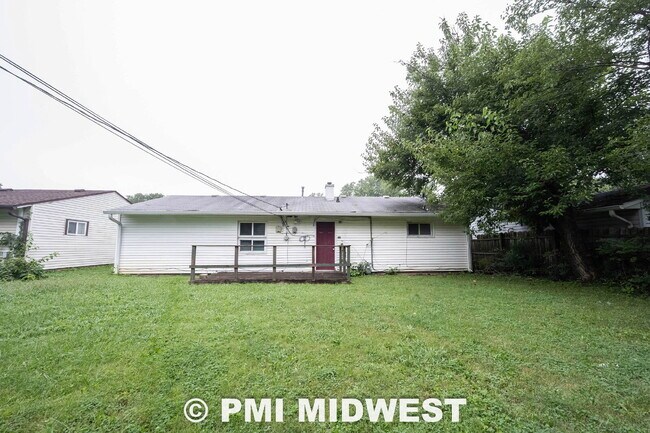 Building Photo - "Charming 3-Bedroom Home in Indianapolis with Modern Comforts!"
