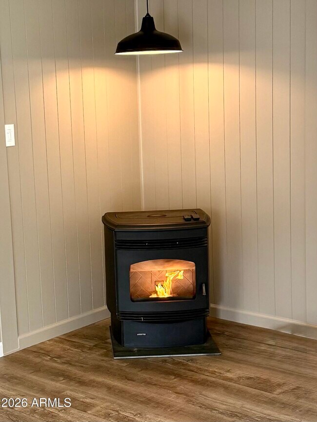 Building Photo - 5333 S Santa Claus Ave