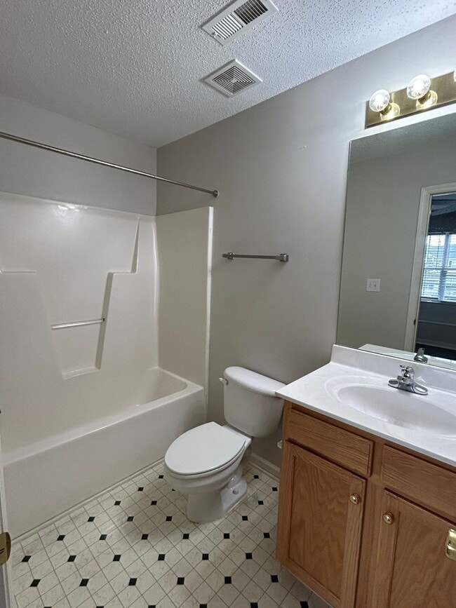 Building Photo - Amazing 2 bedroom 2.5 bathroom townhouse in NW Greensboro Keswick Place. Lawn care included.