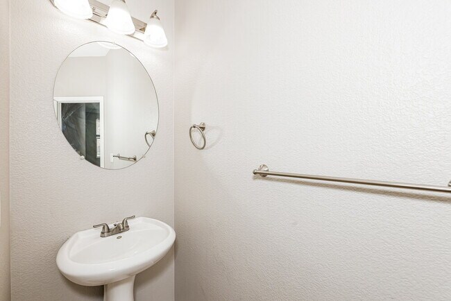 Building Photo - 724 Beechwheat Way