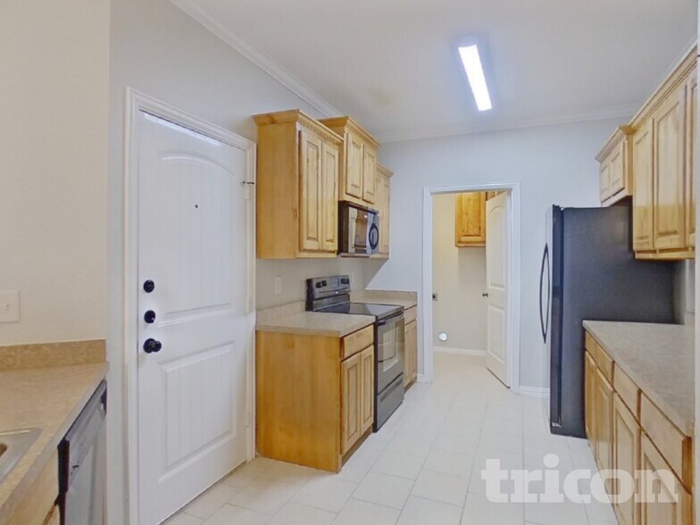 Building Photo - 825 Rambling Ct
