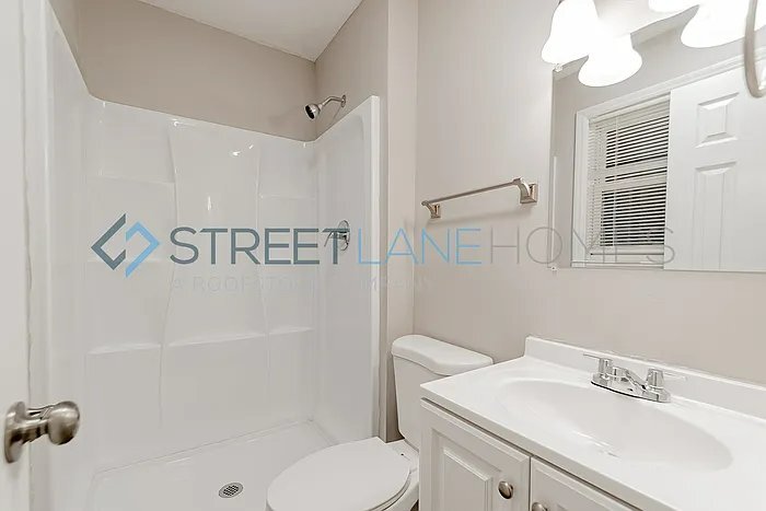 Building Photo - 2520 Stonehenge Dr