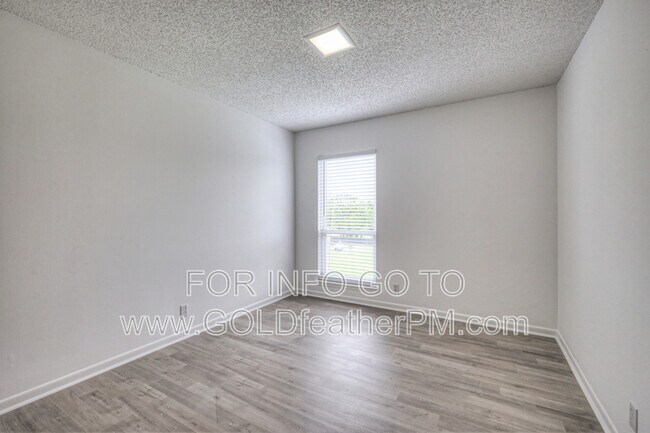 Building Photo - 515 Basswood Ave