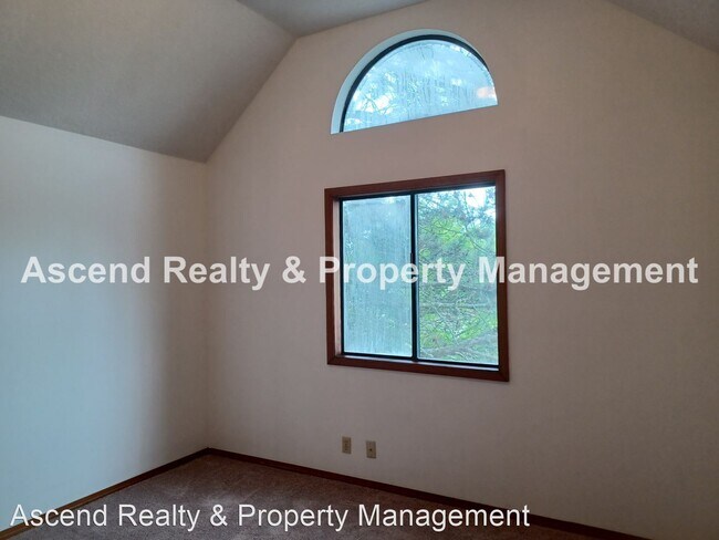 Building Photo - 3 br, 2 bath House - 10780 SW Summer Lake Dr