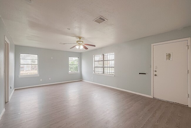 Building Photo - Affordable 3BD/2BA single-family house!
