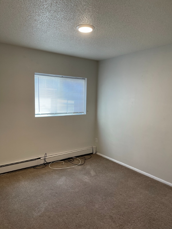 Building Photo - 515 E Burlington St