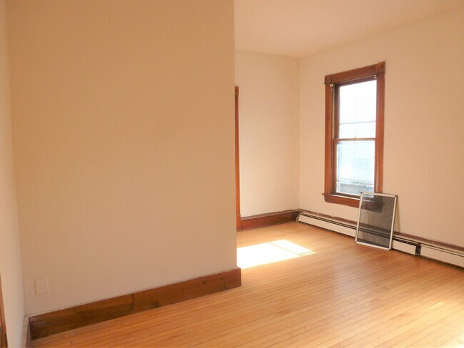 Building Photo - 12 Hickok Pl