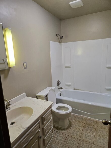 Building Photo - 102 Wyncote Ct