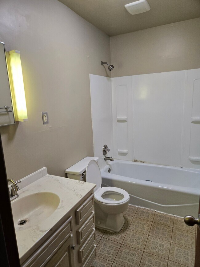Building Photo - 102 Wyncote Ct