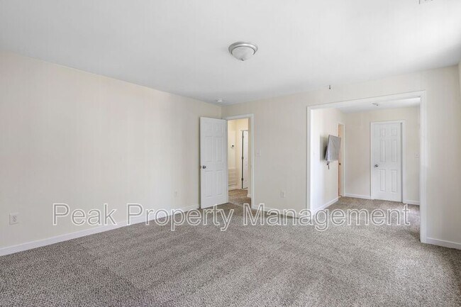 Building Photo - 819 Kinney St