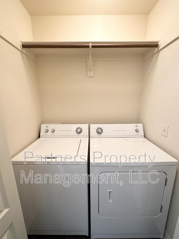 Building Photo - 2673 N Miranda St