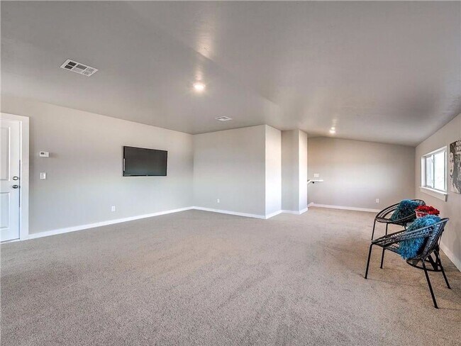 Building Photo - Beautiful 3/2 on a .56 acre lot!