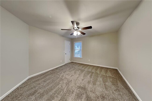 Building Photo - 7003 Hampshire Ct