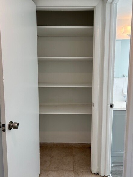 Building Photo - 411 S Nimbus Ave