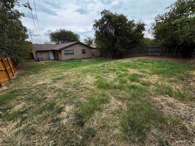 Building Photo - 1504 Red Fox Rd