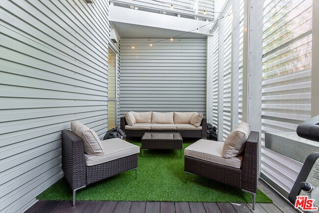 Building Photo - 1030 Kings Rd