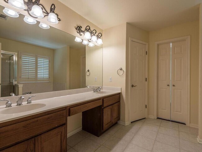 Building Photo - 11704 Emerald Falls Dr