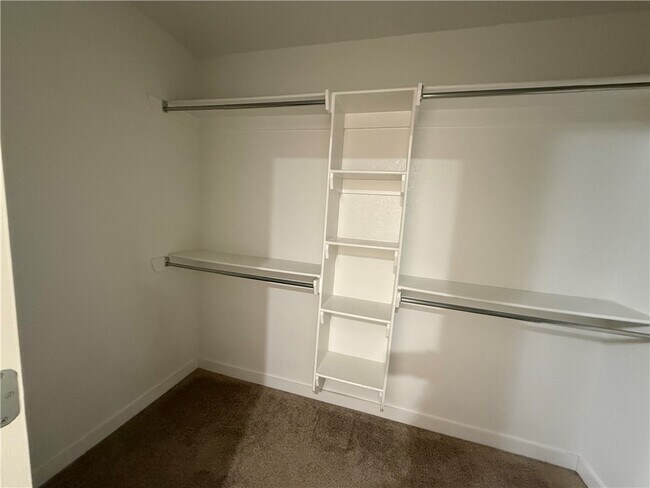 Building Photo - 522 Vee St