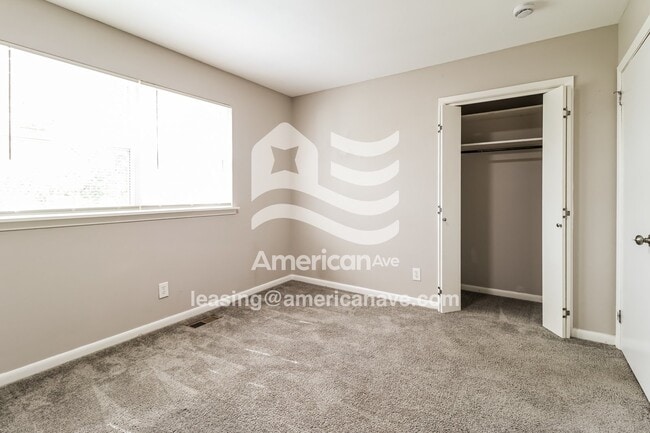 Building Photo - 501 Lindenhurst Dr