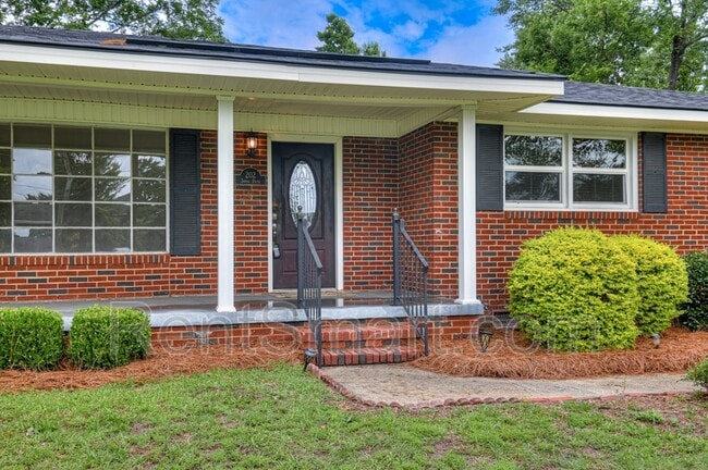 Building Photo - 202 Spring Dr