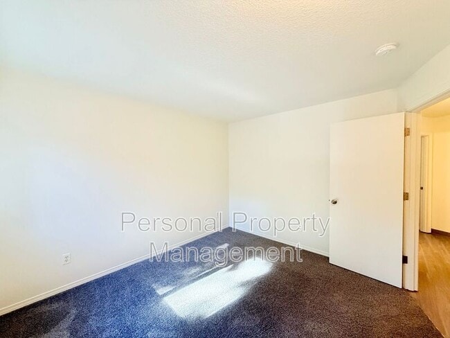 Building Photo - 3412 NE 66th Ave