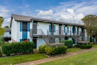 Building Photo - Country Club Manor
