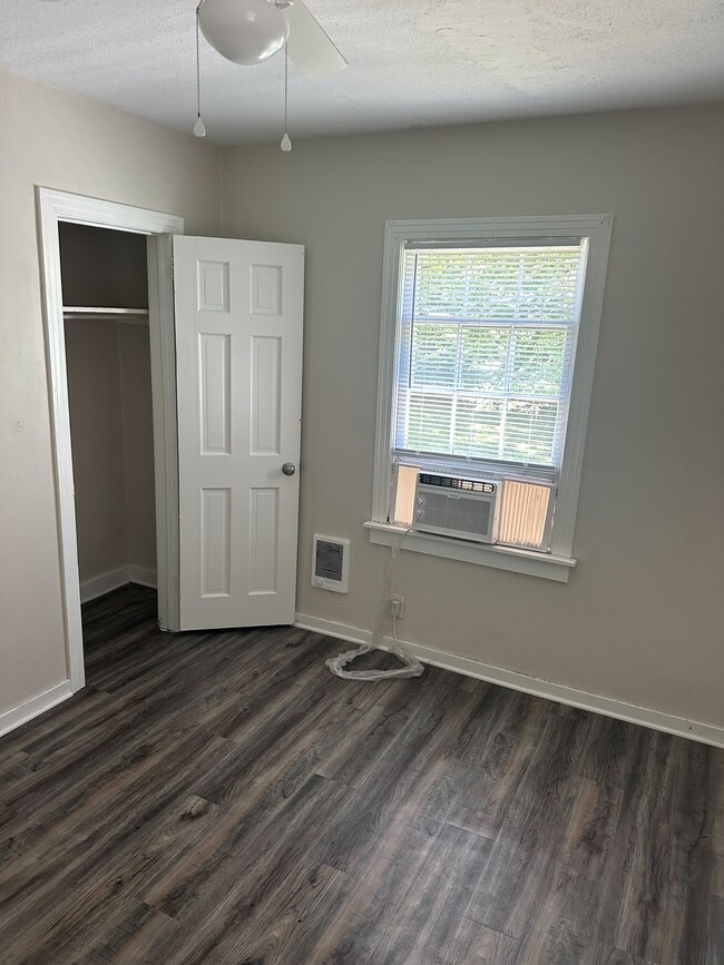Building Photo - 3645 Lee Dr